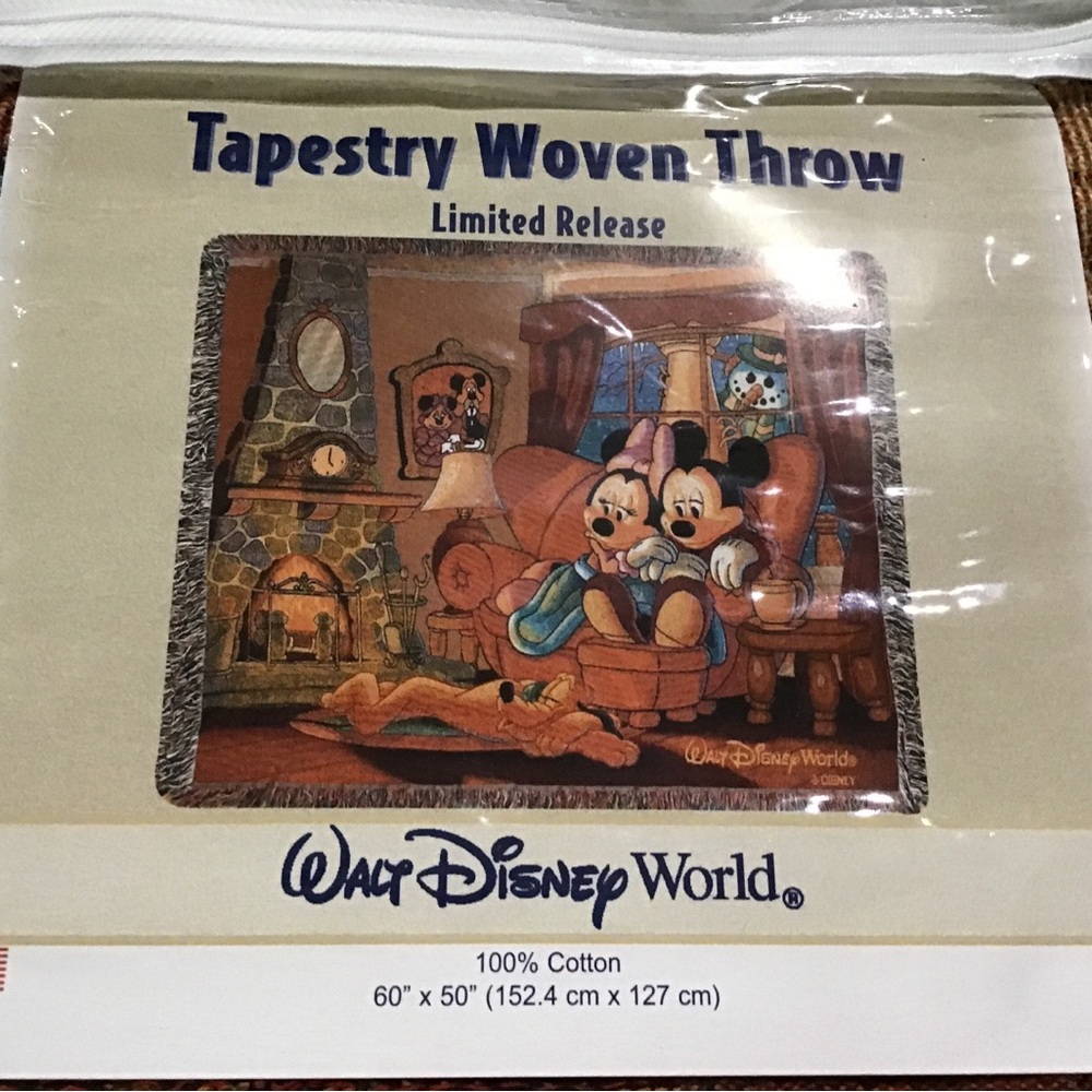 New Disney throw Mickey & Minnie fireplace 60” x 50” cotton with fringe limited